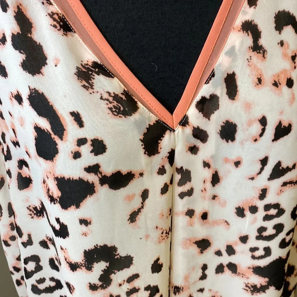 Vince Camuto Medium Tank Top Leopard Print Sheer Lining Pleated - Picture 2 of 8